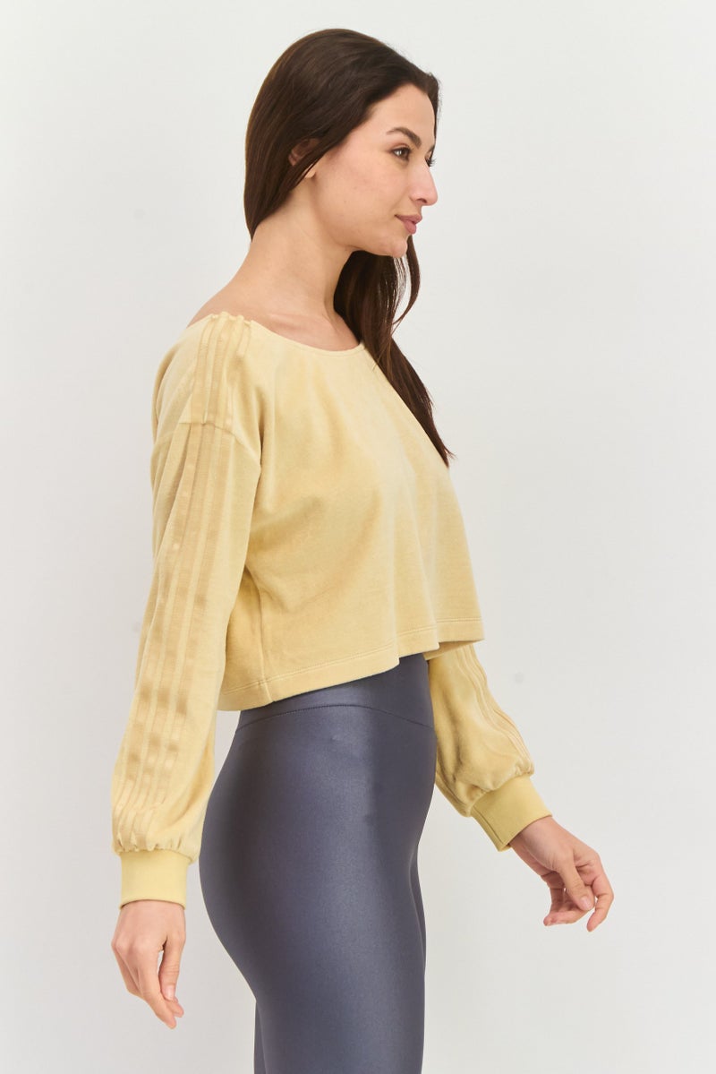 adidas Originals بلوزة رياضية نسائية بأكمام طويلة مناسبة للخارج، تان - Image 3